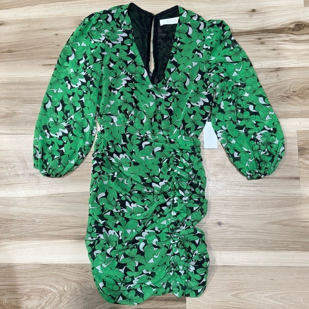 NEW ASTR The Label Green Floral Ruched Dress Women’s XS - Picture 2 of 5